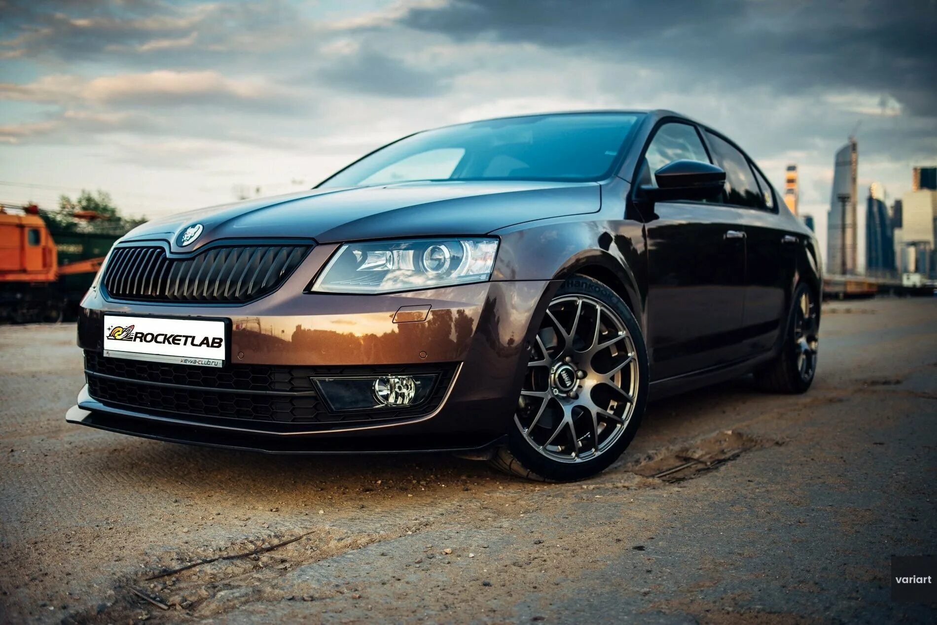 Тюнинг skoda. Skoda Octavia a7. Шкода Октавия а7. Skoda Octavia a7 r18. Шкода Octavia a7.