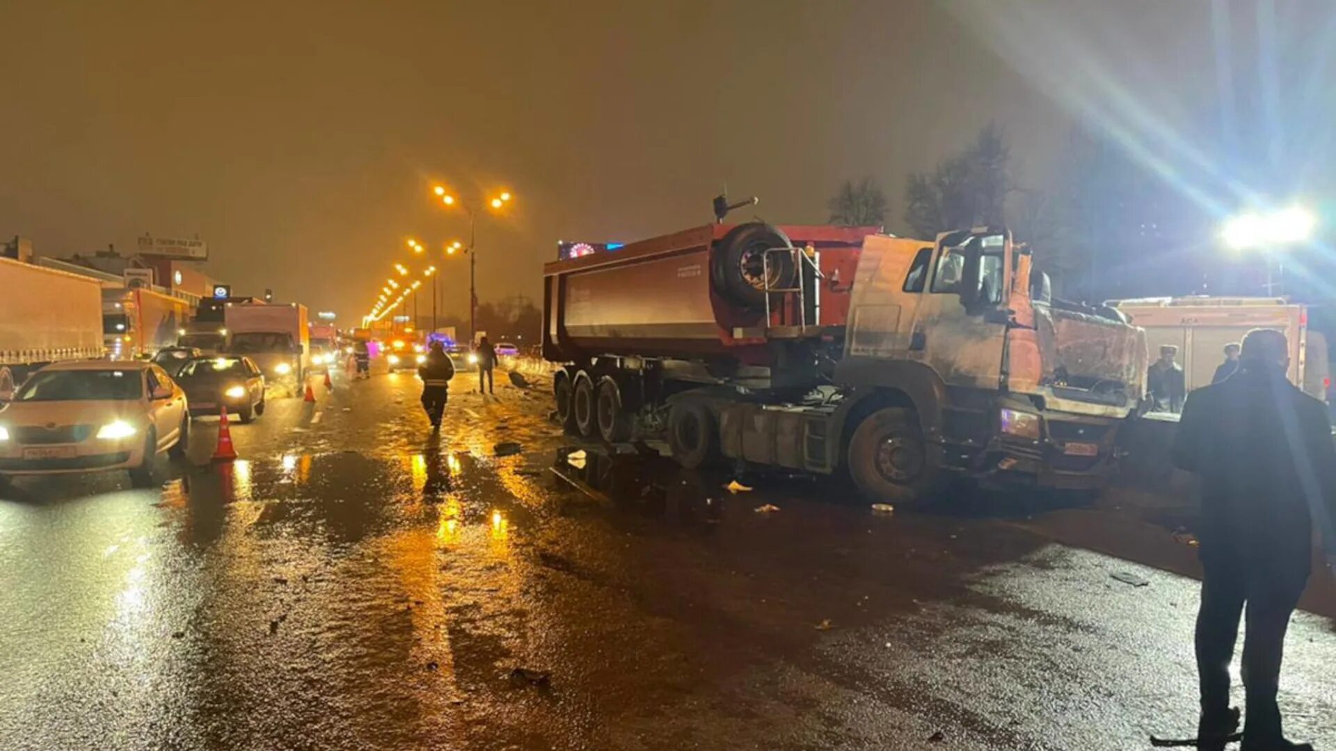 Видеоролик дтп. Дтп в москве с участием актера. Разбился блоггер в москве на кутузовском проспекте. Авария на кутузовском проспекте 20 ноября. Видеоролик дтп.