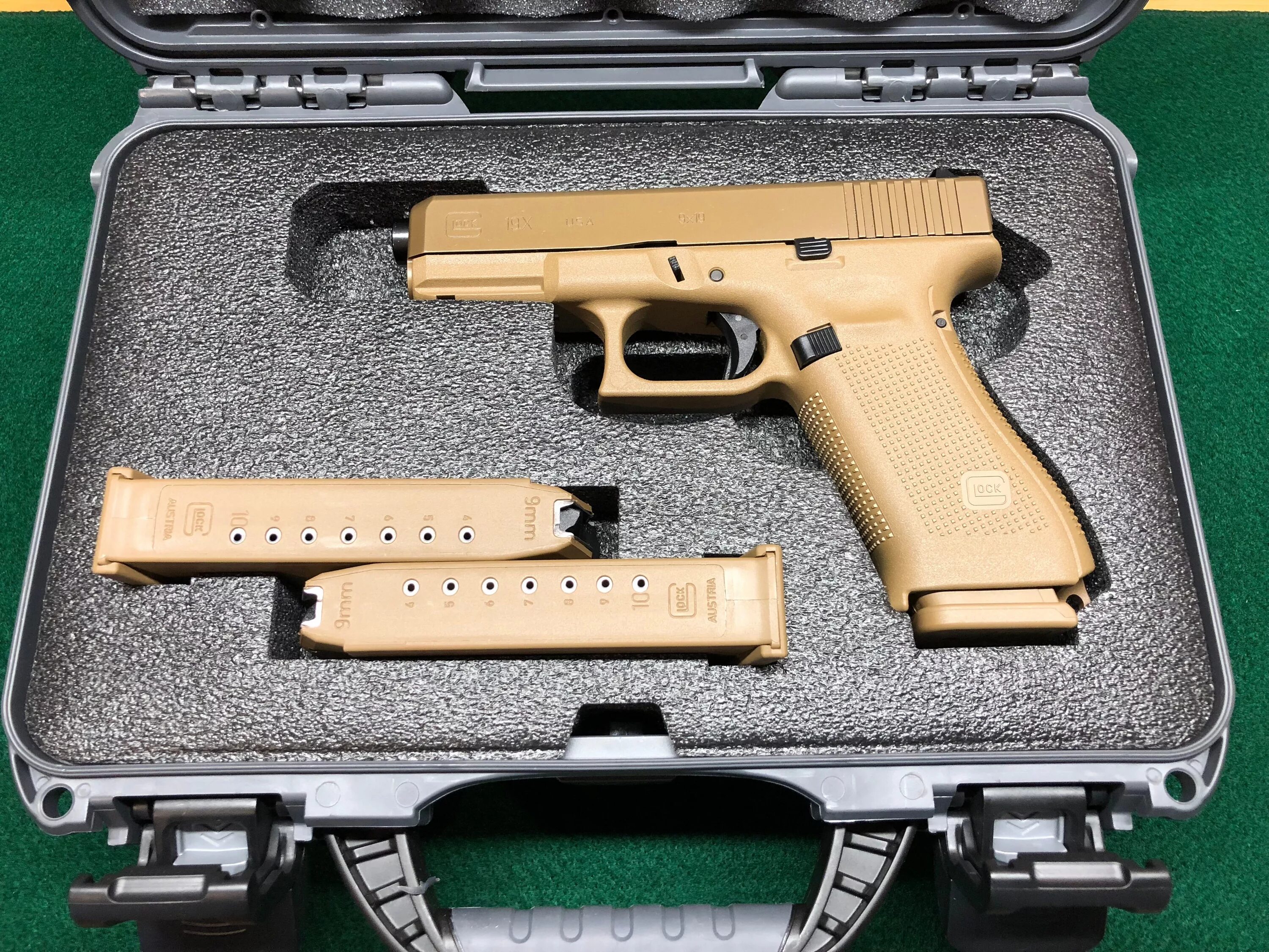 Кейс для глока 19. Glock t12 thermal. Glock factory pistol case. Глок в кейсе. Глок кейс.