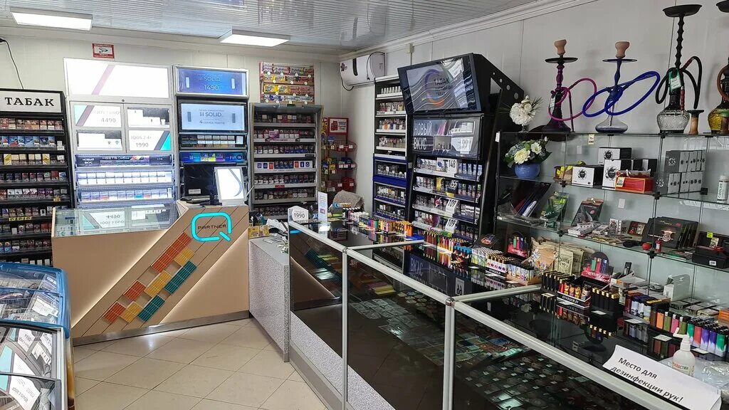 интерьер табачного магазина. специализированные магазины табака. табачный магазин рядом. табачный магазин курилка. магазин курительных принадлежностей рядом.
