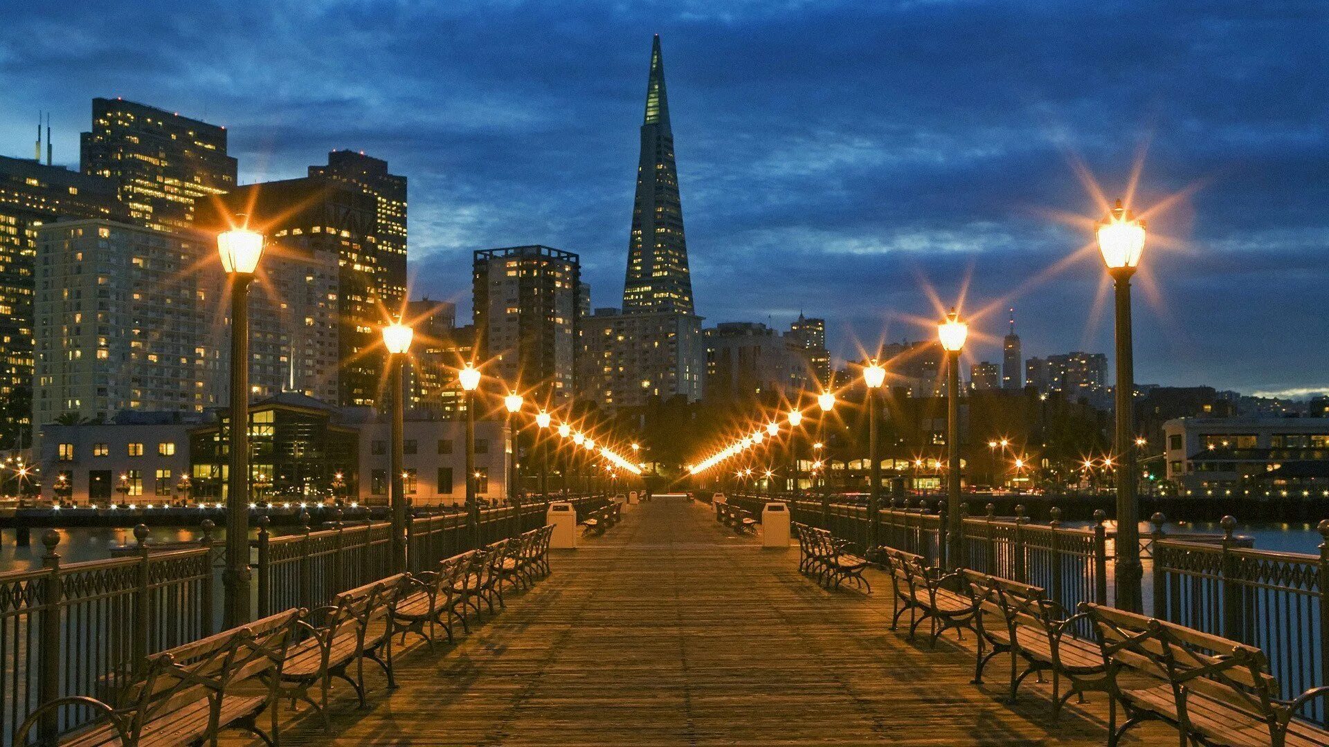 Часто вечером. Набережная Сан Франциско. Сан Паоло набережная ночь. Сан-Франциско набережная фонарь. Сан Франциско вечерние огни.