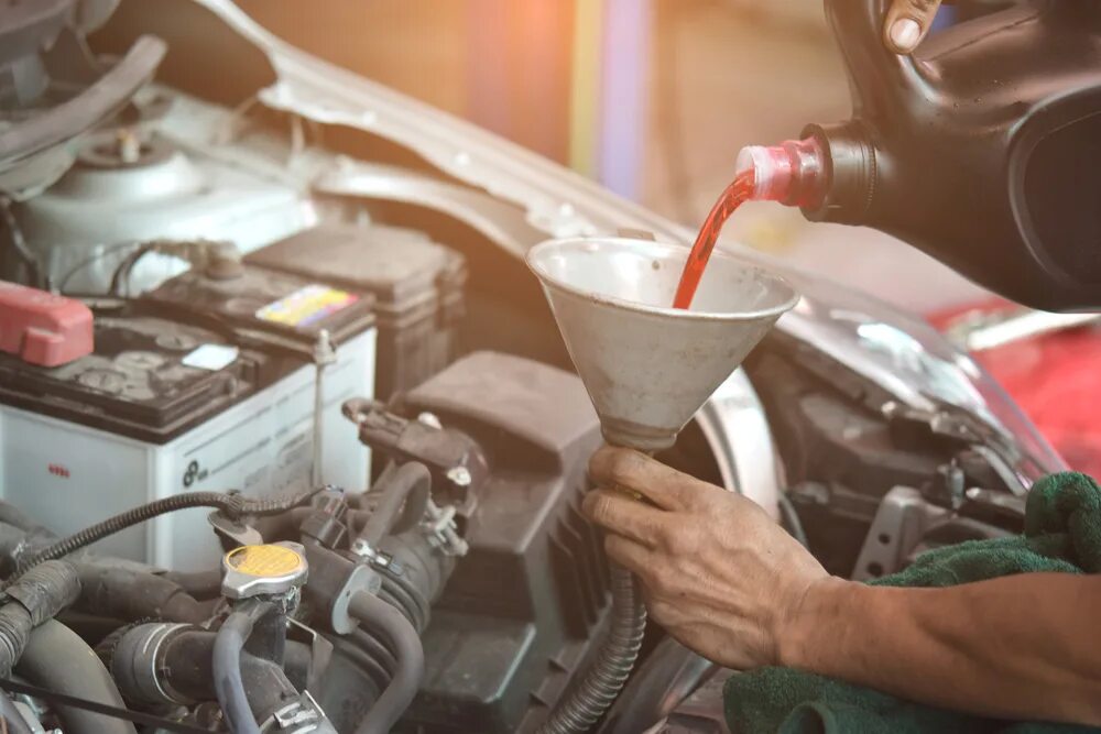 Как часто менять масло в автомобиле. Transmission fluid. transmission change. когда нужно менять масло в машине. when to change the oil in the automatic transmission.