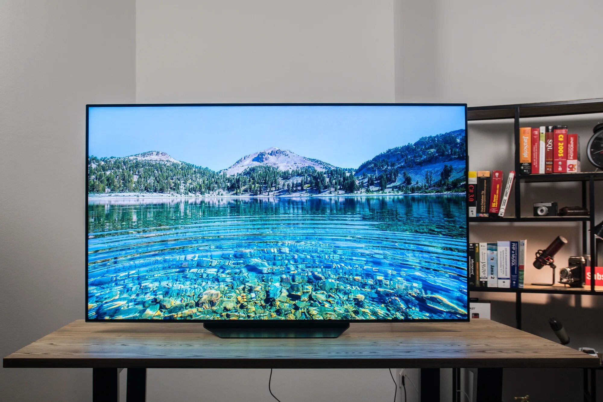 Lg 65 диагональ. OLED телевизор LG oled65bxrlb. Телевизор олед 55.