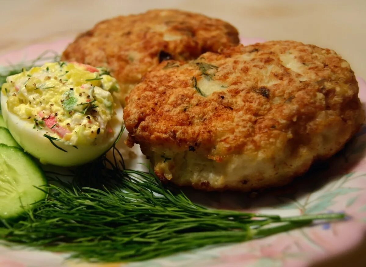 Котлеты из геркулеса рецепт постные самый вкусный. Котлета Рыбная пикша. Котлеты из рыбы пикша. Котлеты из карпа. Котлеты налим.