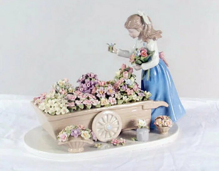 Счастливый амулет цветочница часть 39. Lladro фарфор цветочница. Лядро цветочница. Lladro статуэтки цветочница. Статуэтка цветы из фарфора.