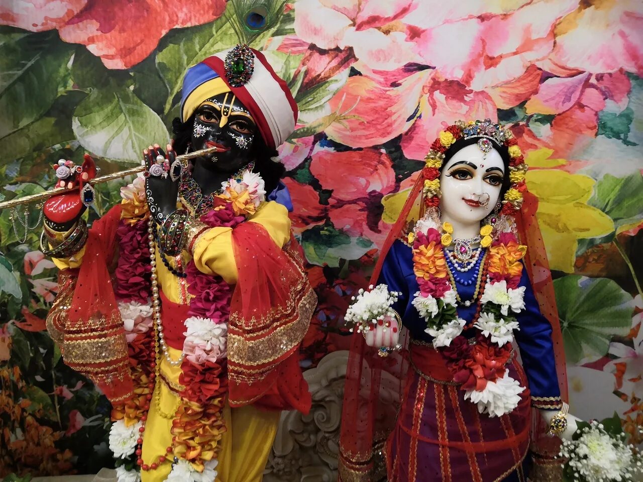 харе кришна текст. радха возлюбленная кришны. кришна русском. шри кришна - шри шри радха говинда омск. мурти радха говинда.