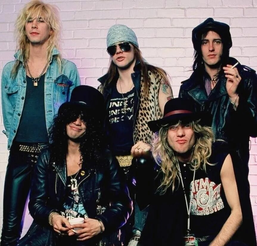 Ганзен роузес клипы. Guns Roses группа. Ганс н Розес группа. Рок группа Ганзен роузес. Лидер группы Ганзен роузес.