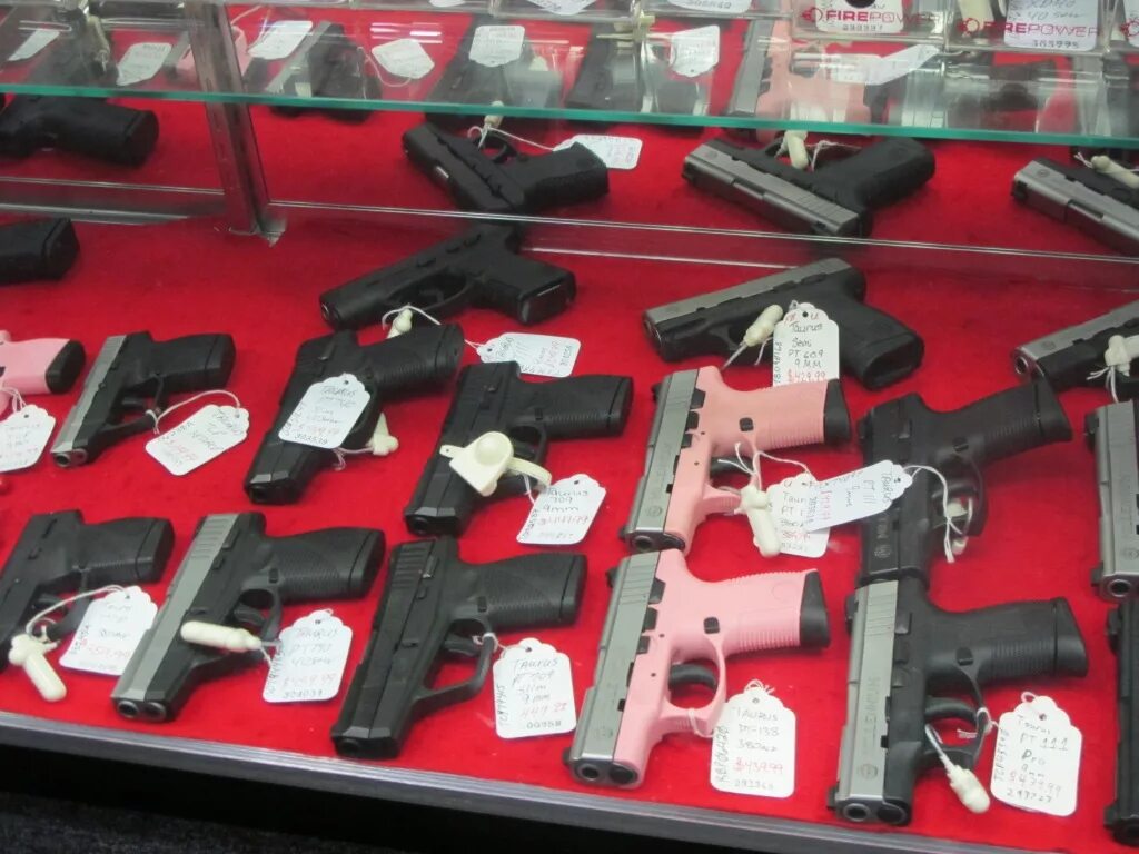Какие пистолеты есть в магазине. Какие пистолеты есть в магазине. Hk usp 9mm. Револьвер ekol lom-s хром. Набор "полиция.