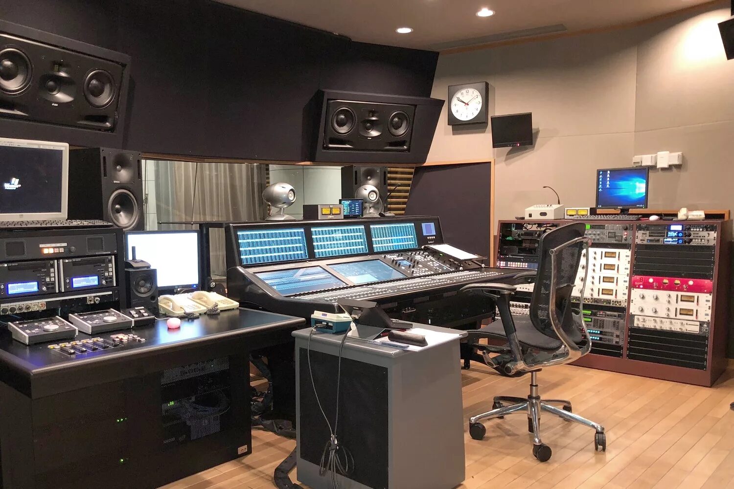 Звуковой экран. Adam Audio s6x. Home Studio Adam s6x. Мониторы для студии звукозаписи. Студийные мониторы для домашней студии.