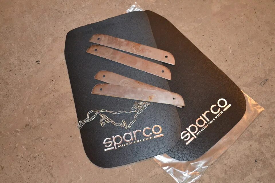 Митсубиси паджеро брызговики. Nlf6105f13. Pajero sport 2 брызговики. Митсубиси паджеро брызговики. Крепление задних брызговиков паджеро 3 рестайл.