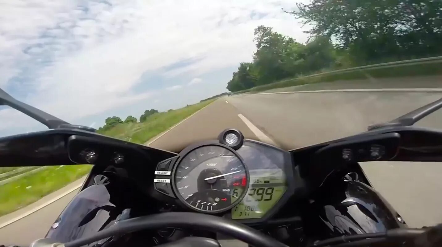 69 км в час. Ямаха р1 максимальная скорость. Максималка Yamaha r1. Yamaha r1 Top Speed. Yamaha YZF r1 Top Speed 300 км ч.