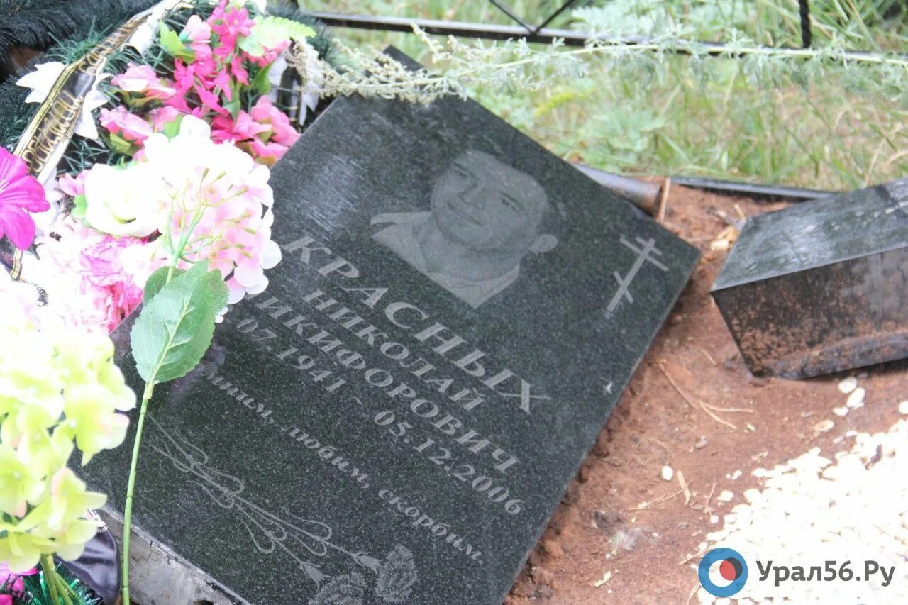 Сон плита надгробная. К чему снится обелиск. Во сне видеть памятник. К чему снится обелиск. Памятник натальи гундаревой на кладбище.