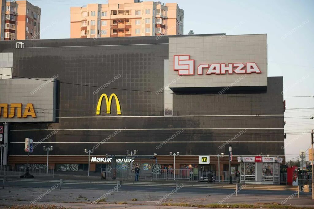 Родионова тц ганза. Ул. Ганза торговый центр нижний новгород. Тц ганза фото. Ганза родионова 165.
