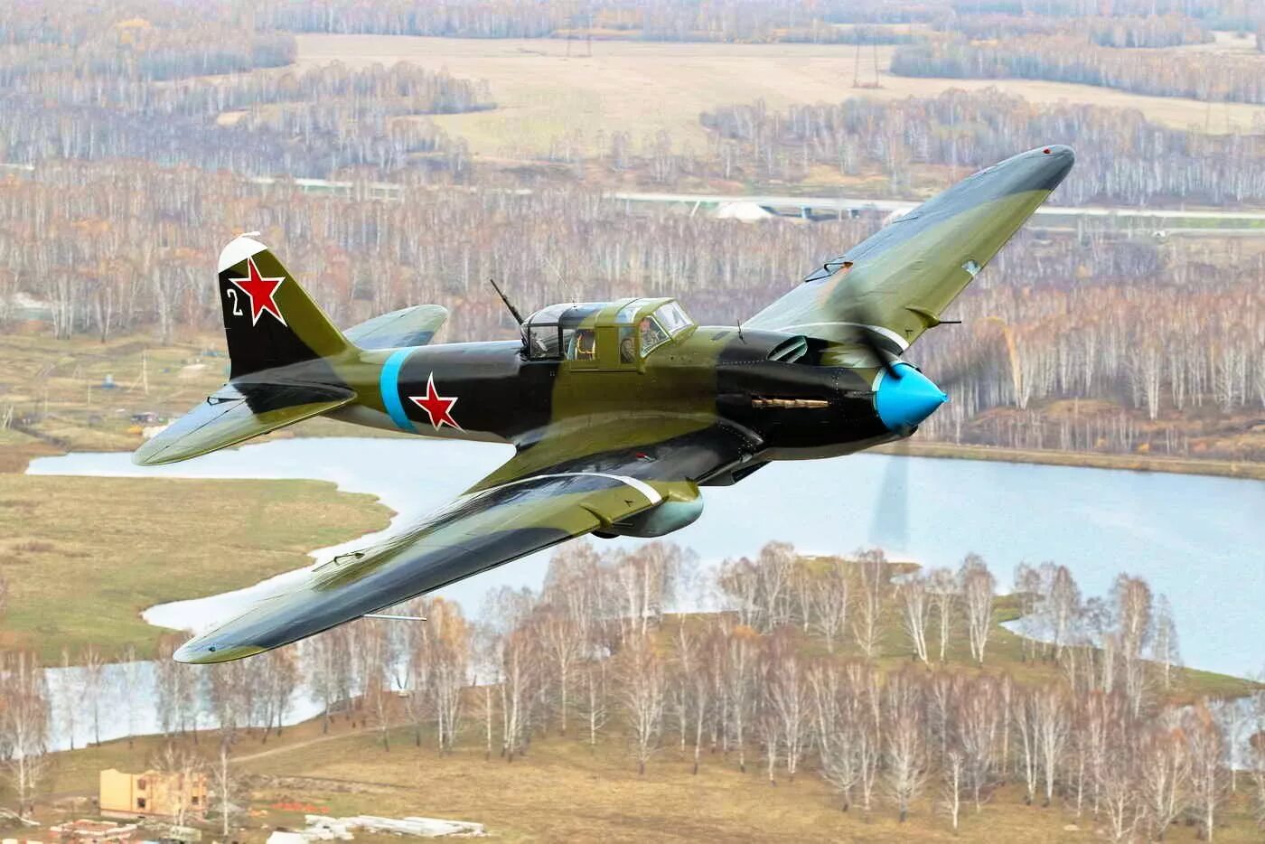 Советские самолеты летают. Самолёт ил-2 Штурмовик. Штурмовик ил-2. Самолёт истребитель ил 2. Ильюшин самолеты ил2.