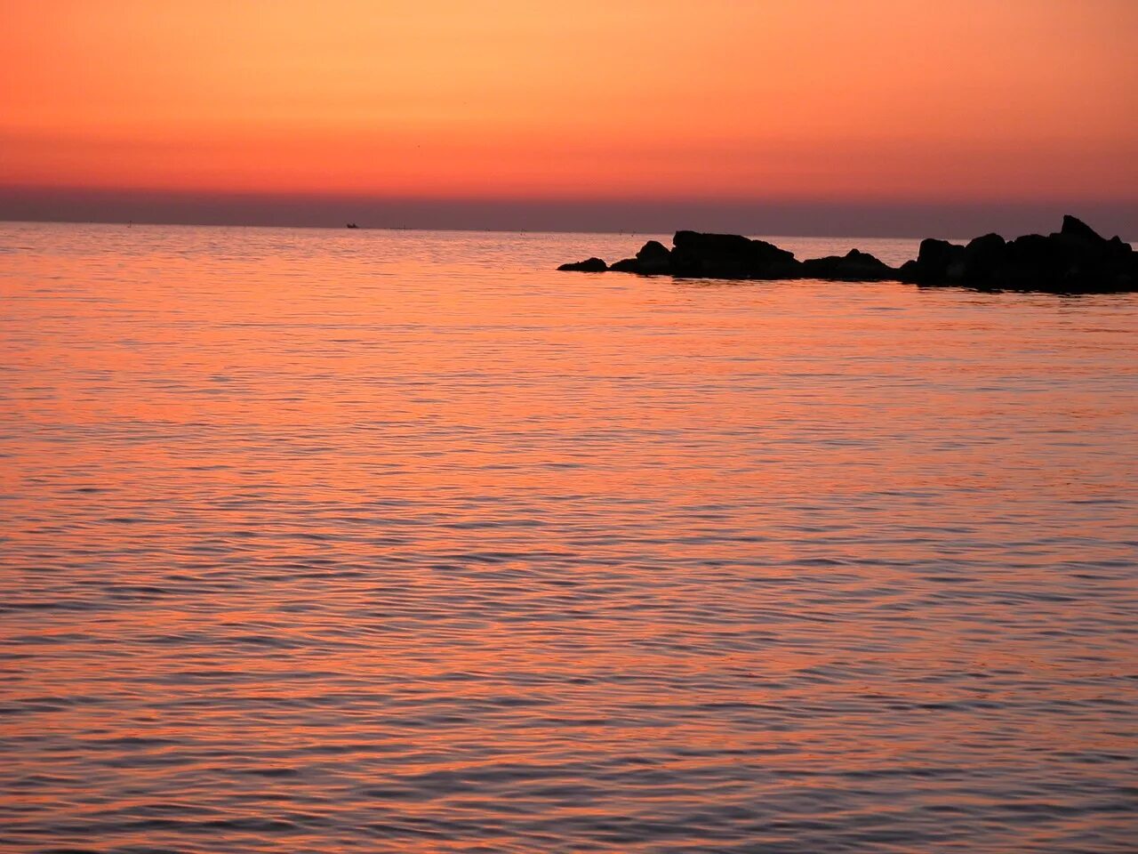 Море романс. Сергей стоев морской пейзаж. Влюбленные на берегу океана. Закат адриатическое море. Девятый вал.