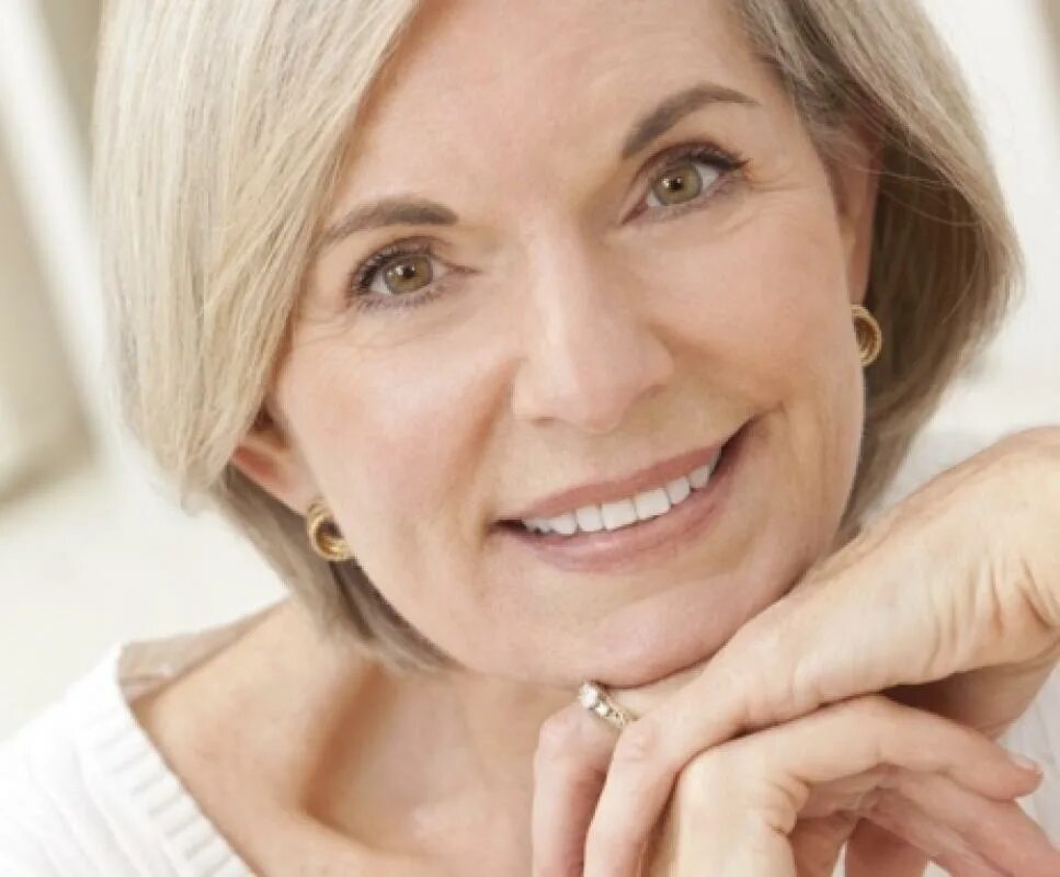 пожилая женщина. женщина старшего возраста. фотосессия для взрослой женщины. сайт женщины в возрасте. прически для пожилых женщин.