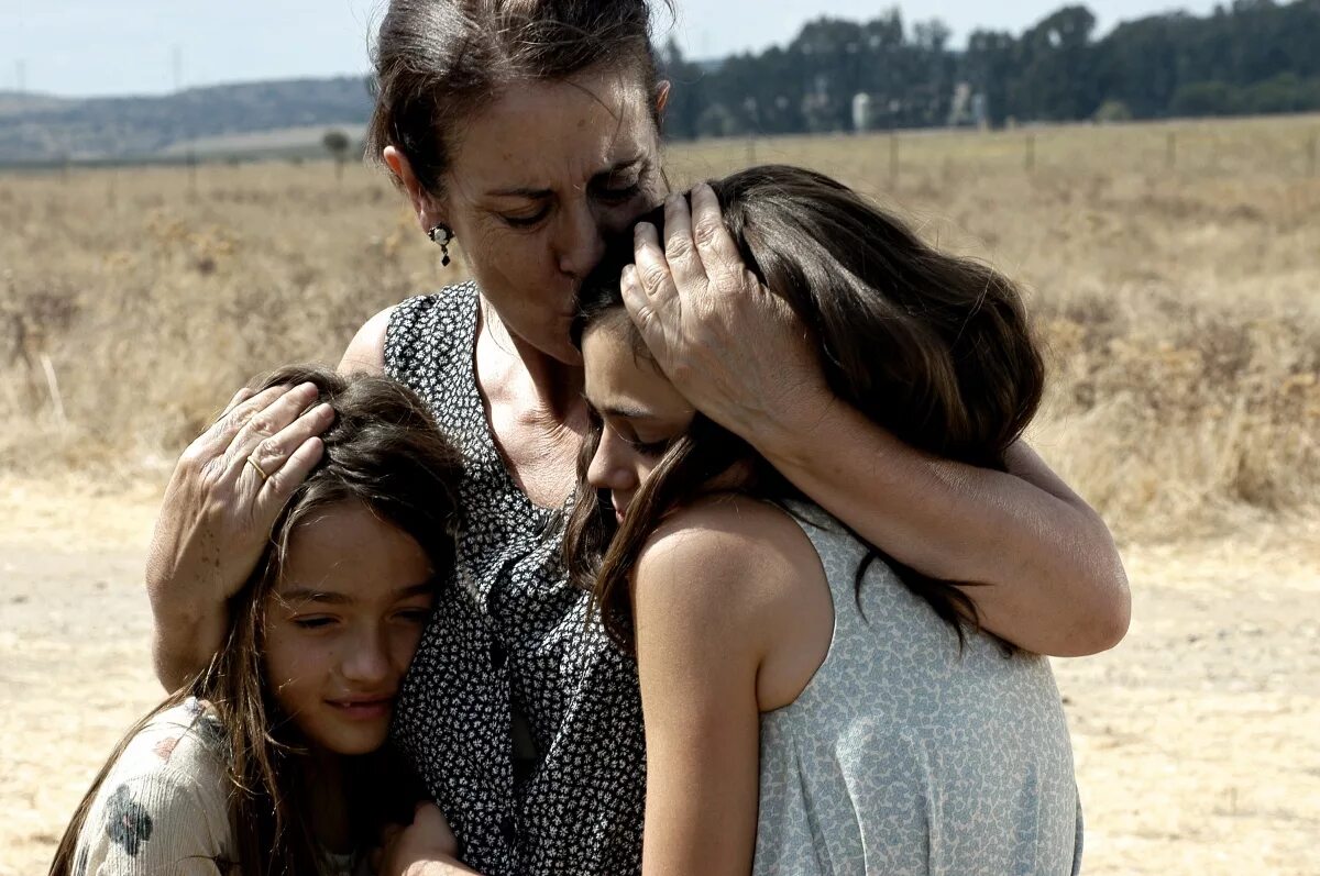 Трех матерых. Матёрая значение слова. Трех матерых. Обозначение слова матерый. Трое бабушек.