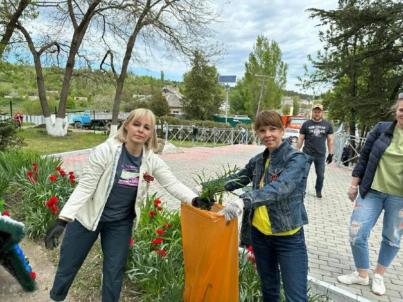 Сафронов алексей михайлович крым. Пожарная охрана крыма советский район. Гку служба автомобильных дорог республики крым. Служба автомобильных дорог республики крым герб. Гку рк «центр занятости населения» пгт кировское.