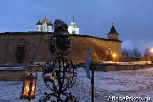 Псков Кремль экскурсии. Псковский Кремль Псков зимой. Территория Кремля Псков. Псков Кремль Стрелец.