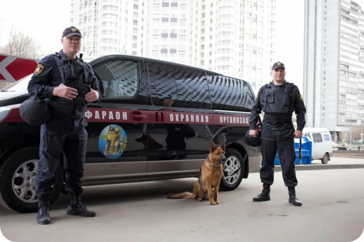 Охранник чоп. Охрана учреждений москва. Охрана предприятия. Охранник в жилой комплекс. Офис охранника.