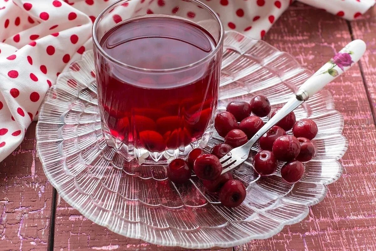 Как сварить компот из вишни. Компот вишня. компот из вишни. компот из вишни с косточками. компот плодово-ягодный.