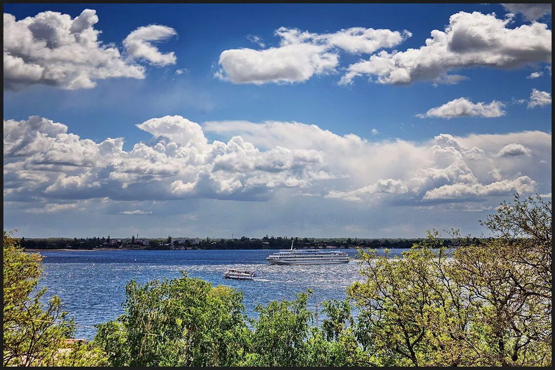 Волга это река. Волга река. Великая река Волга. Волга Волга река. Волга полноводная река.
