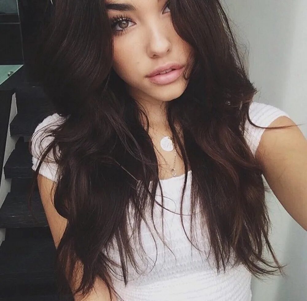 Фотография девушки селфи. Madison beer селфи. мэдисон бир в 14 лет. мэдисон бир с черными волосами. мэдисон бир с челкой.