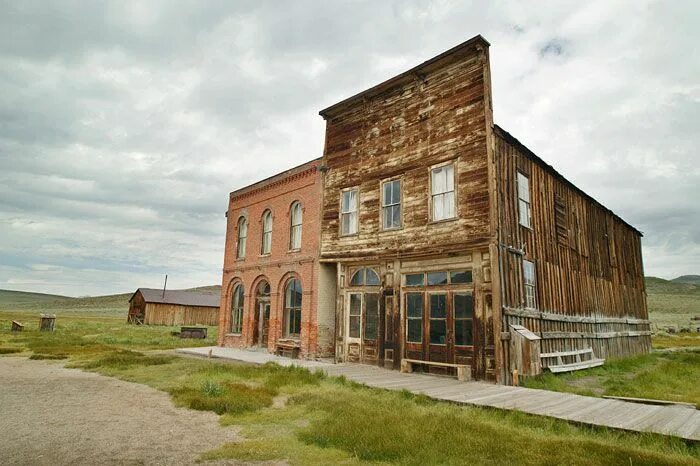 Mineral park is a town. Bodie город призрак. Минерал парк город призрак. Город призрак в США минеральный парк. Минерал Таун город призрак.