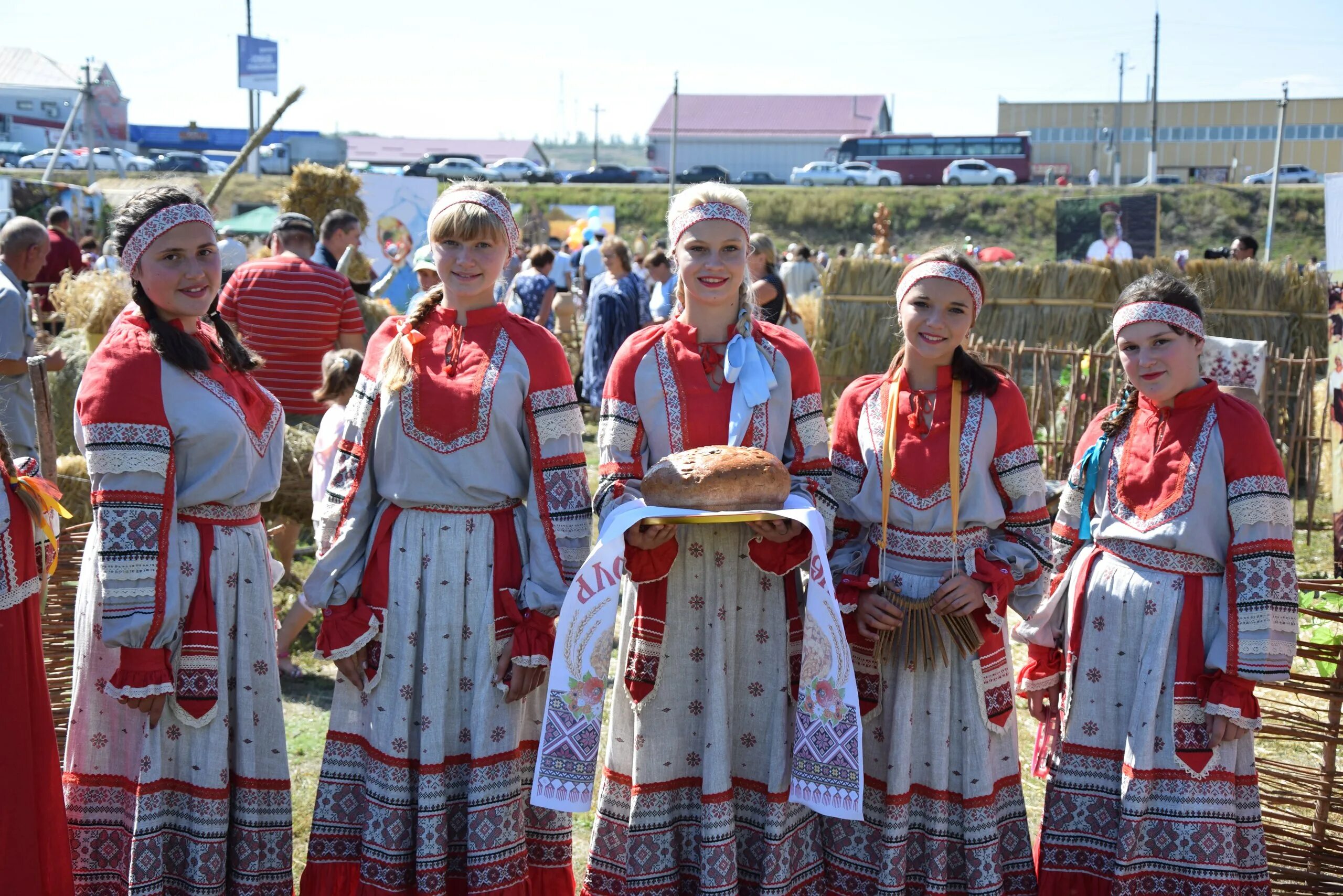 Калач Воронежская область Калачеевский район. Фестиваль хлеба Алач река Подгорная. Калач Воронежская область население. Народные традиции Воронежского края. Калач воронежская область сайт