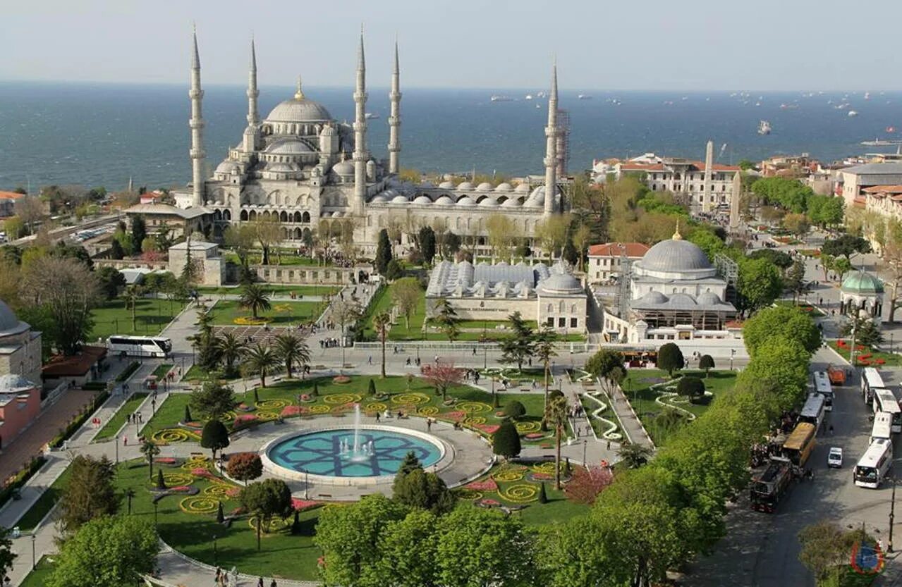 Площадь Султанахмет в Стамбуле. Площадь Султанахмет (Sultanahmet Meydani). Ипподром Стамбул Султанахмет. Площадь ипподром в Стамбуле. Разница со стамбулом