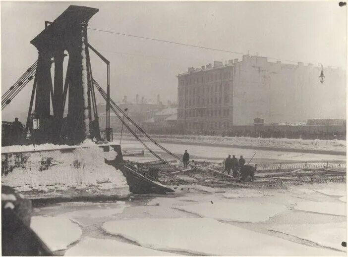 Египетский мост резонанс. Египетский мост в санкт-петербурге цепной. Египетский мост через фонтанку в санкт-петербурге. Разрушенный египетский мост в санкт-петербурге 1908 г резонанс. Египетский мост в санкт петербурге 1905 год.