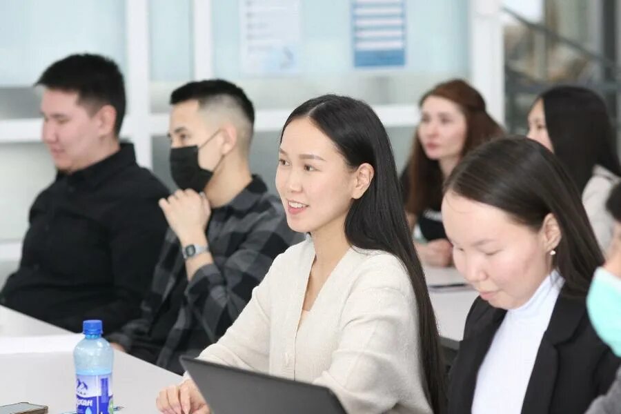 102 человека