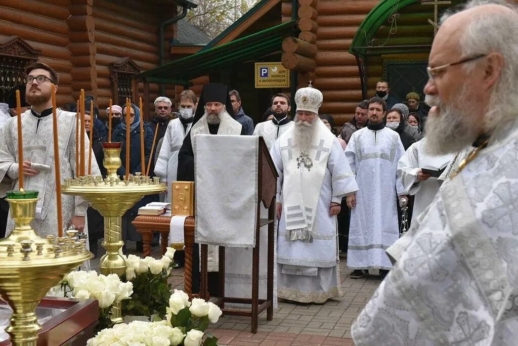 Храм печерских святых в старых черемушках. Рождество храм отцев киево печерских в черемушках. Храм печерских отцов в черемушках. Церковь всех святых старцев черемушки. Рождество храм отцев киево печерских в черемушках.