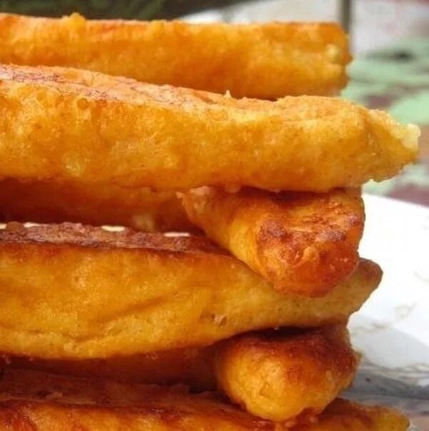 Картофельные палочки. Картофельные палочки рецепт на сковороде. Картофель на палочке. Сырные палочки из картошки. Картофельные палочки из пюре.