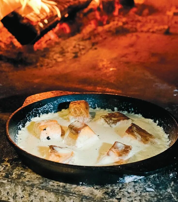 Блюда жителей севера из сырой рыбы. Жареные рыбные молоки. Молоки лососевых жареные. Молочная рыба рецепты. Запеченная рыба с травами.
