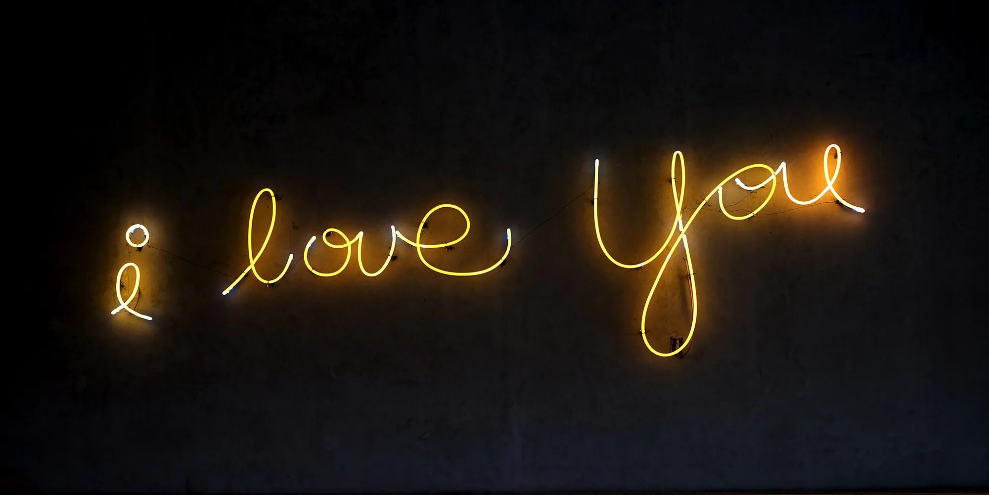 Scrolling text i love you