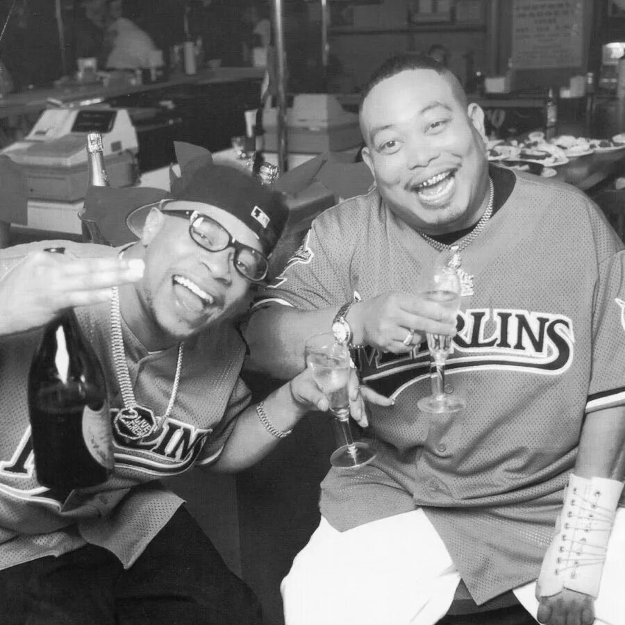2 live crew. 2 live crew 80х. 2 live crew слушать. the caper the 2 live crew.