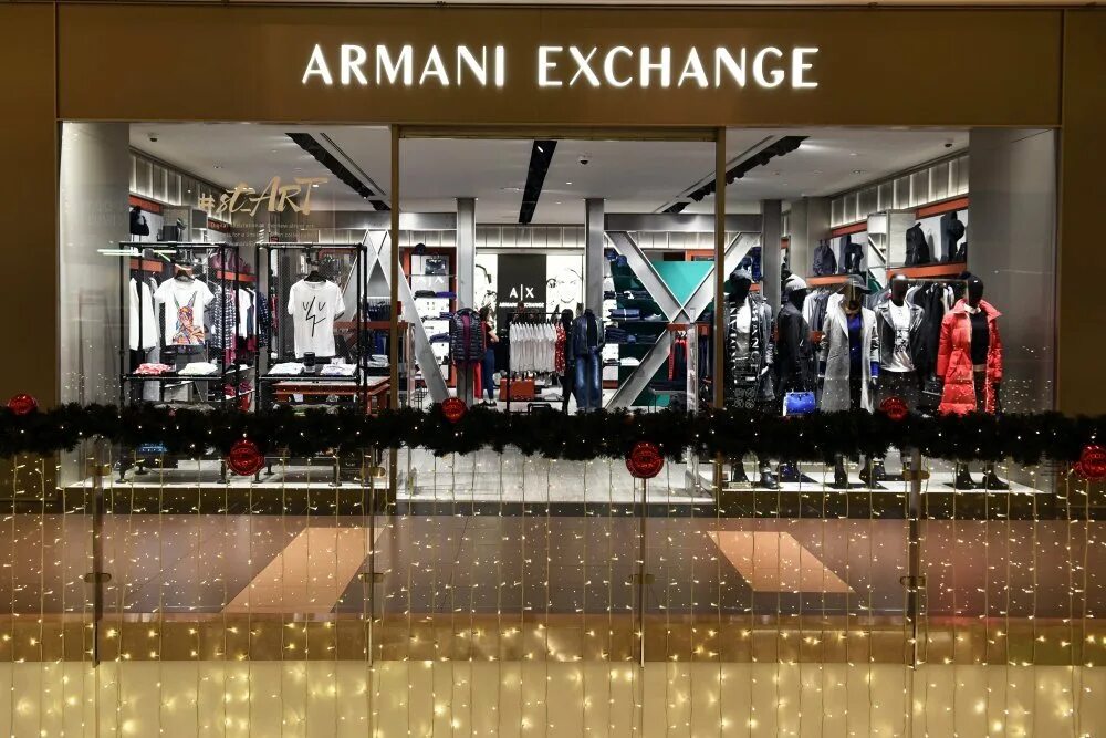 Армани эксчендж интернет магазин. Armani Exchange магазин. Армани интернет магазин. Армани интернет магазин одежды. Армани Саратов.