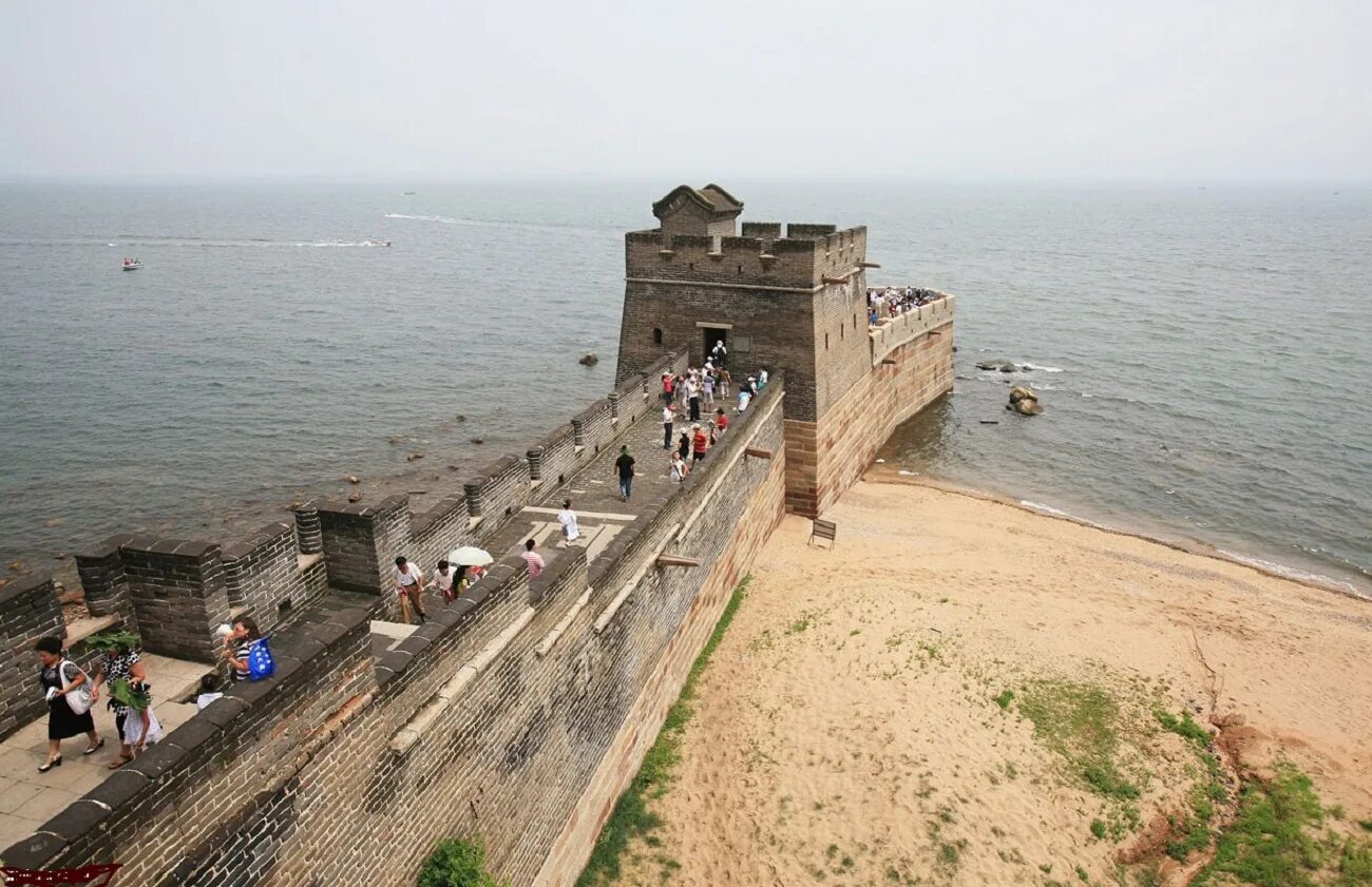 Края китайской стены. Великая китайская стена Шаньхайгуань. Великая китайская стена Бэйдайхэ. Циньхуандао китайская стена. Конец Великой китайской стены.
