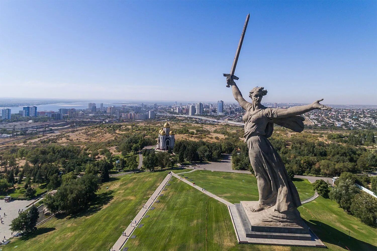 Самые большие памятники в городах