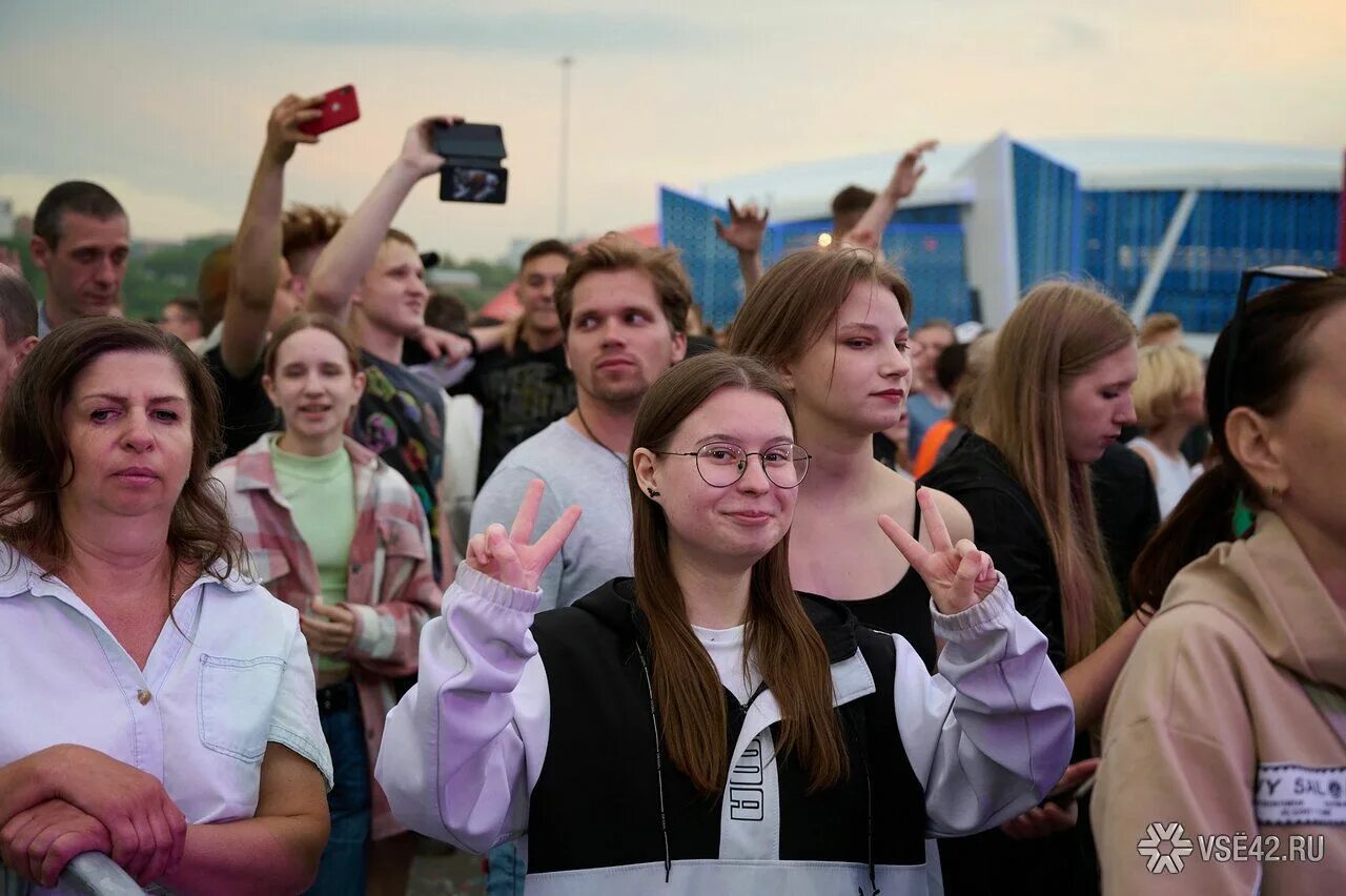 Праздники сегодня в кемерово на московской площади. Моковская площадь кемерово. Кемерово московская площадь 27. День города кемерово. Праздники сегодня в кемерово на московской площади.