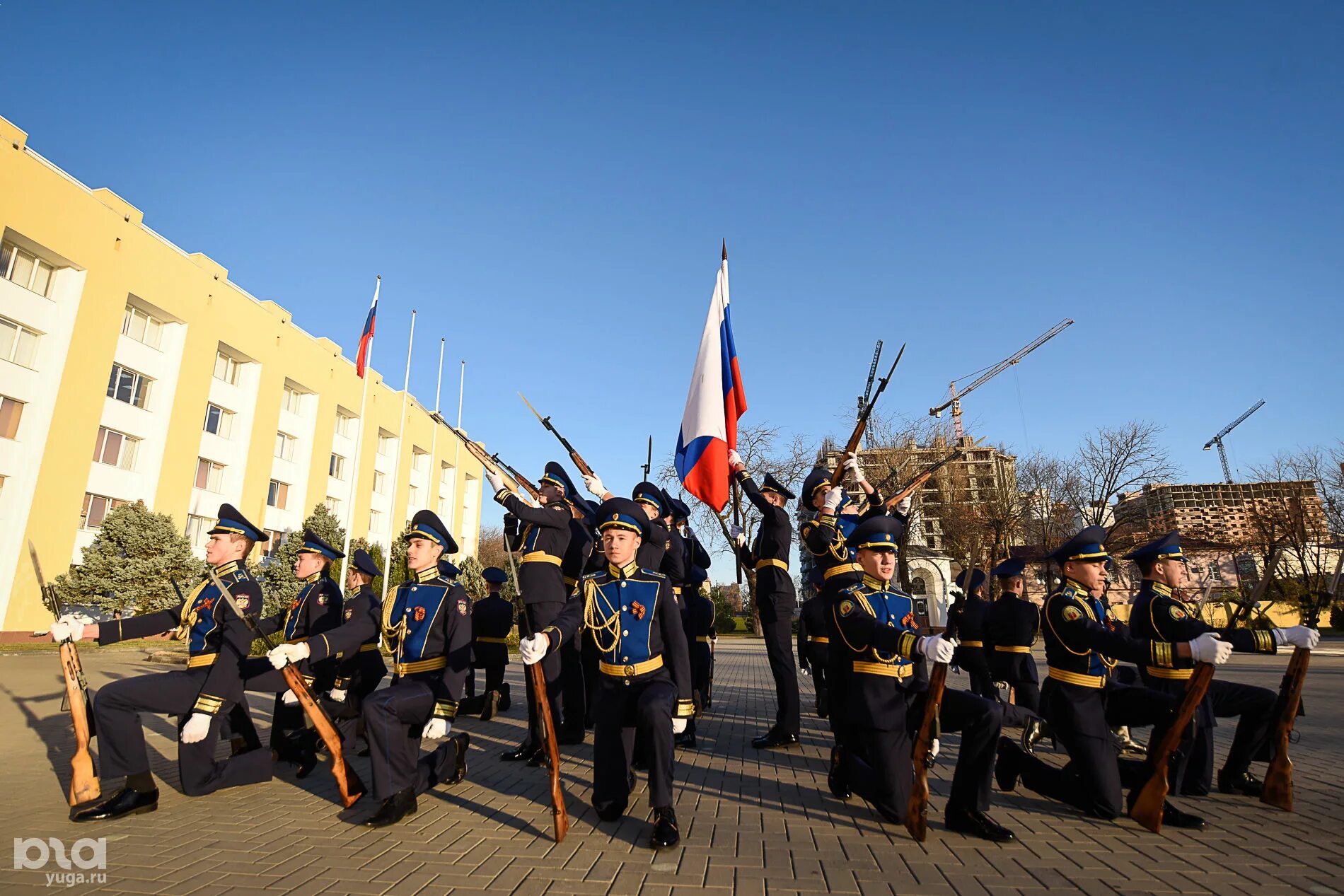 Сайт краснодарского президентского училища. Краснодарский президентский кадетский корпус. Президентское училище Краснодар. Кадетское училище в Краснодаре. Знамя Краснодарского президентского кадетского училища Краснодар.