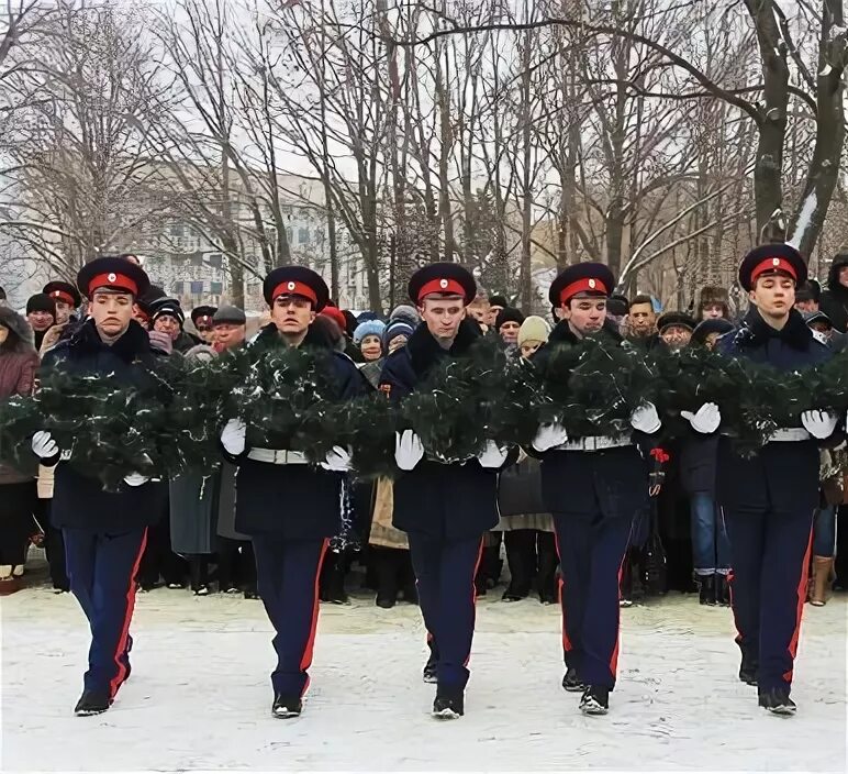 День освобождения луганска от немецко фашистских захватчиков. Луганск февраль. Как сейчас выглядит луганск фото. Памяти воинов погибших в луганске. Картинки освобождение луганска 14 февраля.