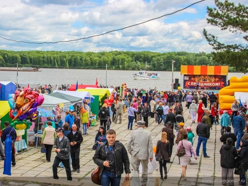 Погода самоцвет. Площадь камня на Оби. День г. Оби. День города камень на Оби. Фотографии с дня города камень на Оби 2022.