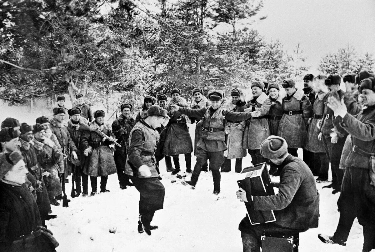 Новый год военного времени. Бои под Москвой 1941-1942. Битва за Москву 1941. Советские солдаты под Москвой 1941. Битва под Москвой 1941-1942 фото.