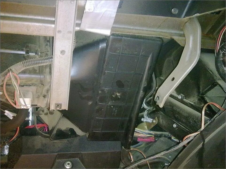 Шевроле нива разобрать печку. Радиатор печки нива шевроле. радиатор отопителя салона нива шевроле. радиатор печки нива шевроле с кондиционером. радиатор отопления нива шевроле с кондиционером.