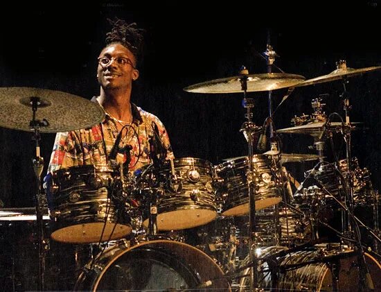 Майк митчелл. Майкл митчелл. джон митчелл гитарист. drummer mike mitchell. льюис митчелл барабанщик.