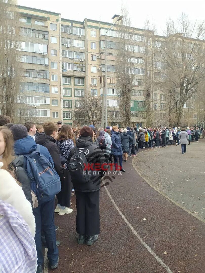 Сегодня нападение на белгород со стороны украины. Взрыв в Белгороде. Эвакуация в школе. Жители Белгорода в панике. Заминировали школу.