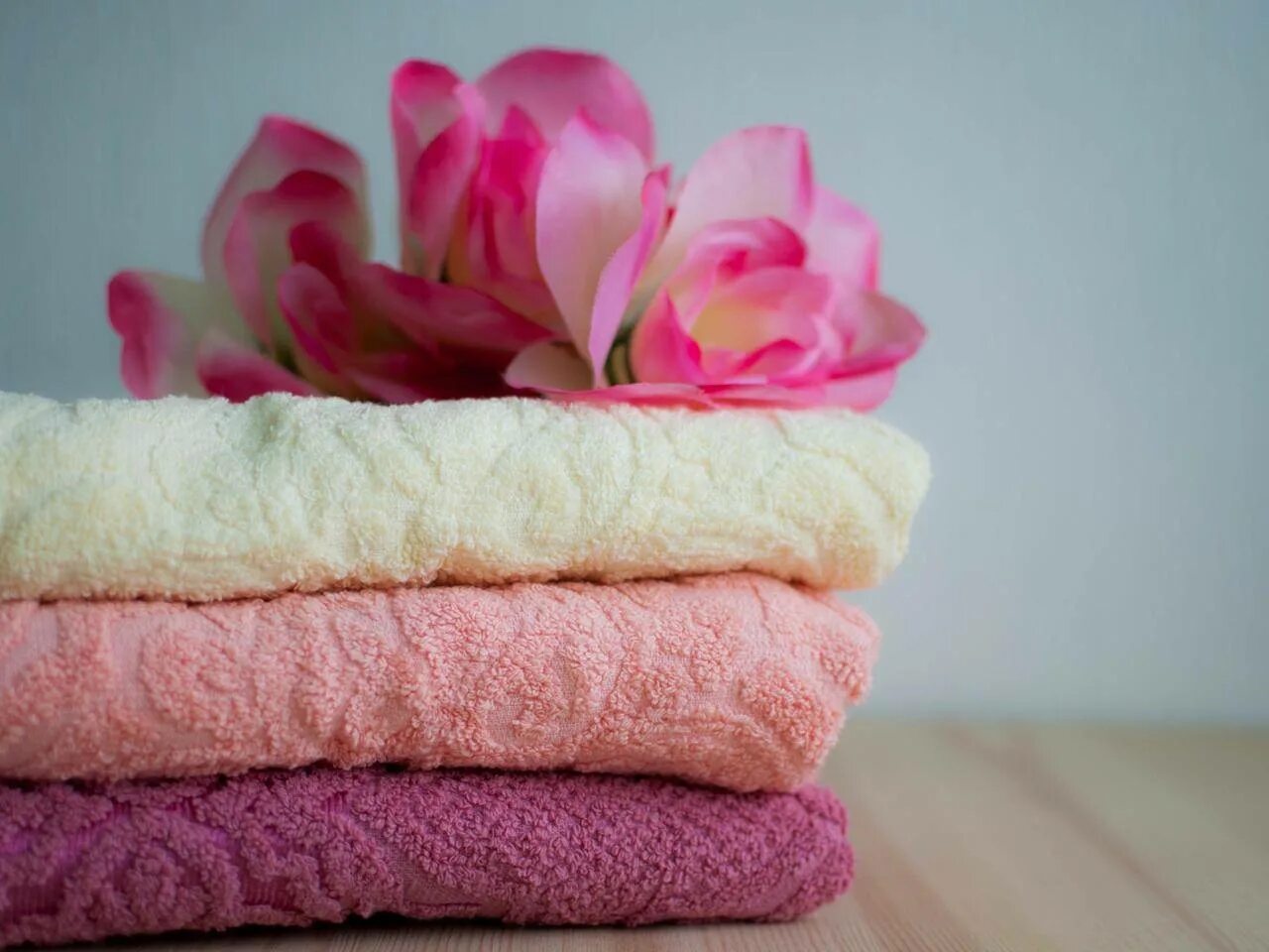 Чтобы махровые полотенца стали мягкими. Полотенце. Полотенце махровое. Домашний текстиль махровые полотенца. Махровая ткань.
