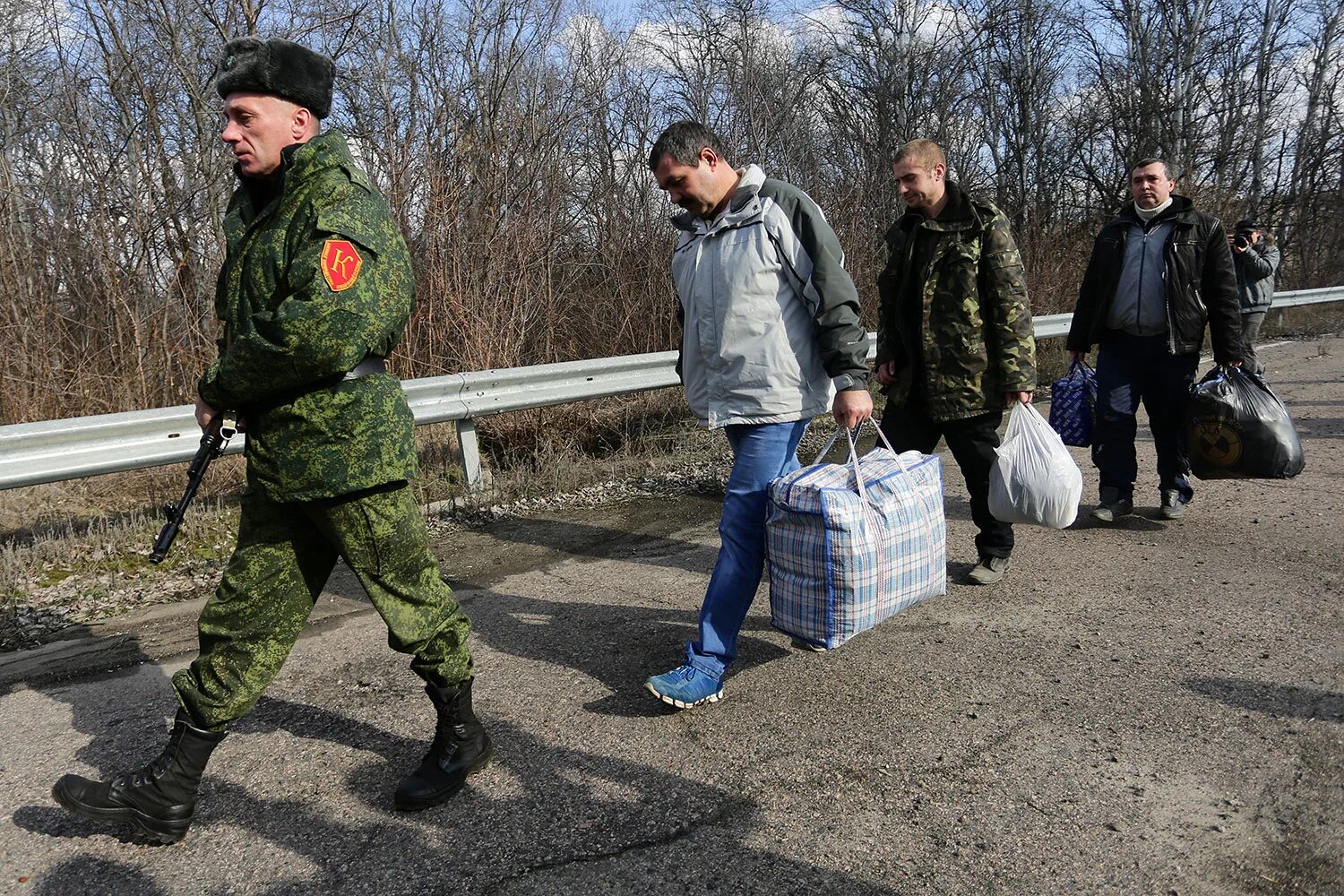 Новости украины пленные. Новости украины пленные. Пленные украины в донецке. 54 рота. Новости украины пленные.